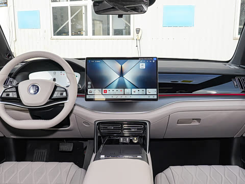 2025 BYD Tang DM-i Image 12